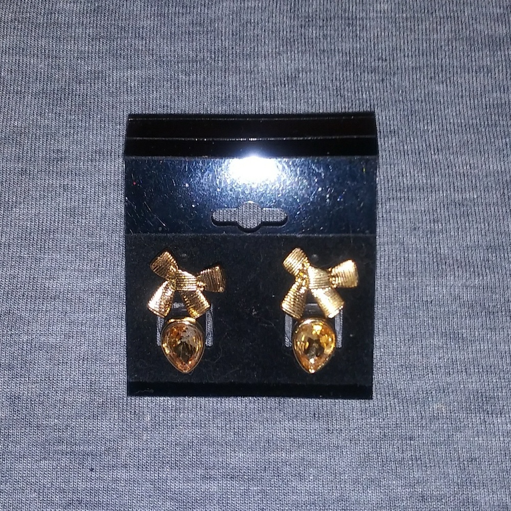 💜Gold bows & teardrop posts w/ gold crystals.